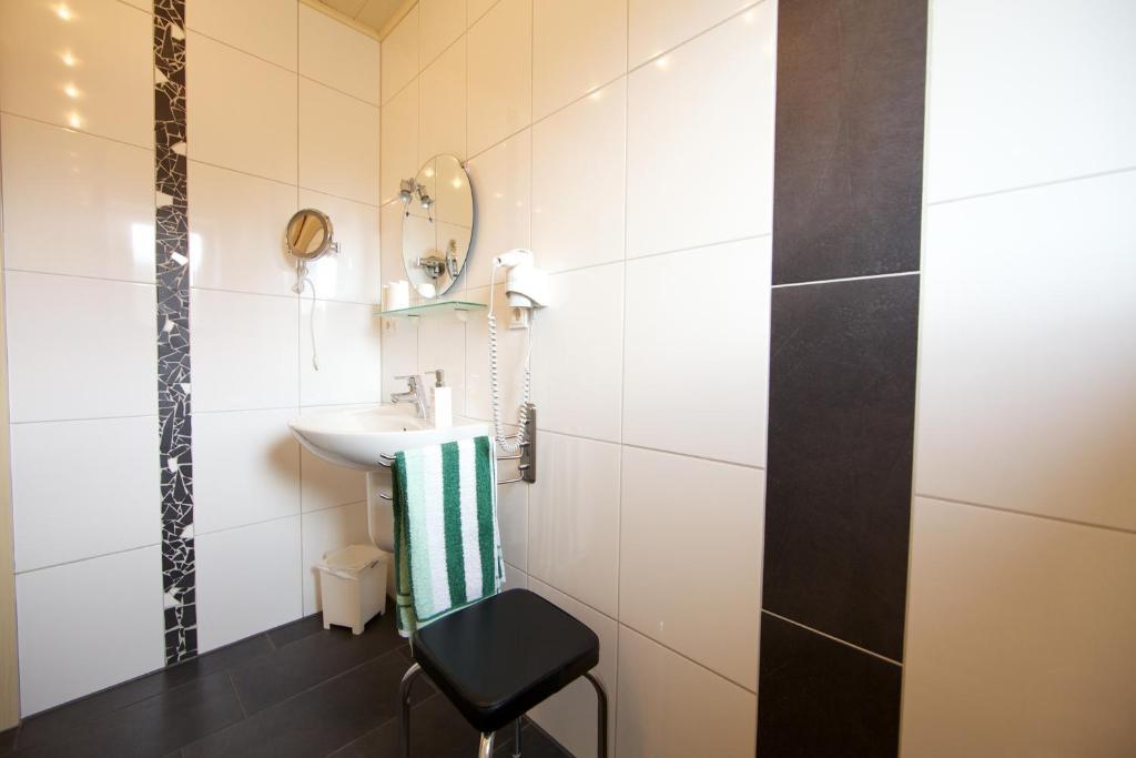 Kleines Landhaus Wendel Hotel Kapellen-Drusweiler ภายนอก รูปภาพ