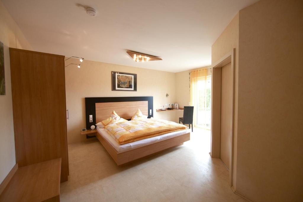 Kleines Landhaus Wendel Hotel Kapellen-Drusweiler ภายนอก รูปภาพ