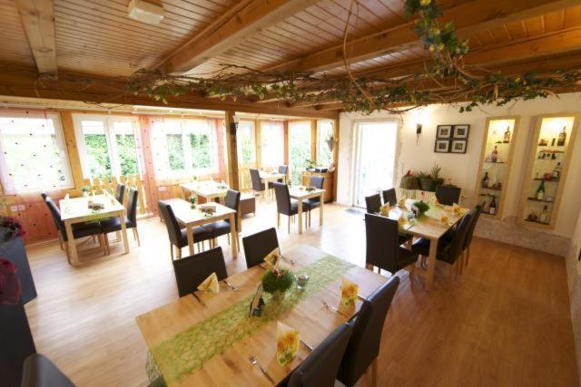 Kleines Landhaus Wendel Hotel Kapellen-Drusweiler ภายนอก รูปภาพ